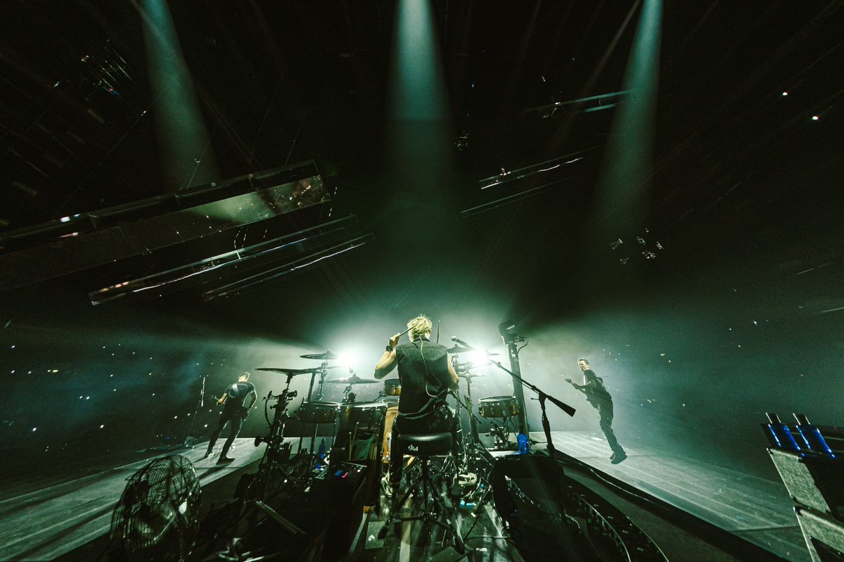 Under the electric Santander skies, we got lost in the melody! 🎶 Thank you for a spectacular night of sonic synergy. We love you Spain!

📸 • @theworkofjar