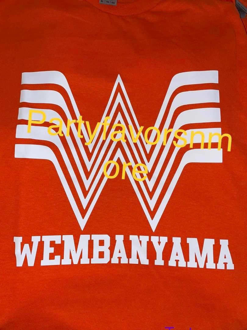 duncandarlin21's tweet image. Hey #SpursTwitter, who wants some Wemby merch? My mom is raffling off a prize pack including: 
1 Wemby City shirt
1 Whata Wembanyama shirt
4 buttons
2 chip bags
1 Spurs Water bottle 
1 Souvenir popcorn bucket

Only $5 a chance!

Find her on Facebook
Cash app $sylchag