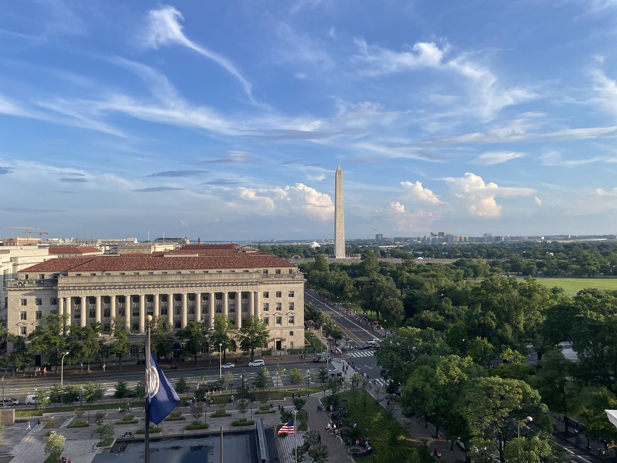 EdwardKarlTax's tweet photo. A #Capitol 4th from my “old” office. #July4th #4thofjuly #fireworks https://t.co/PrE5ZqwZ3W