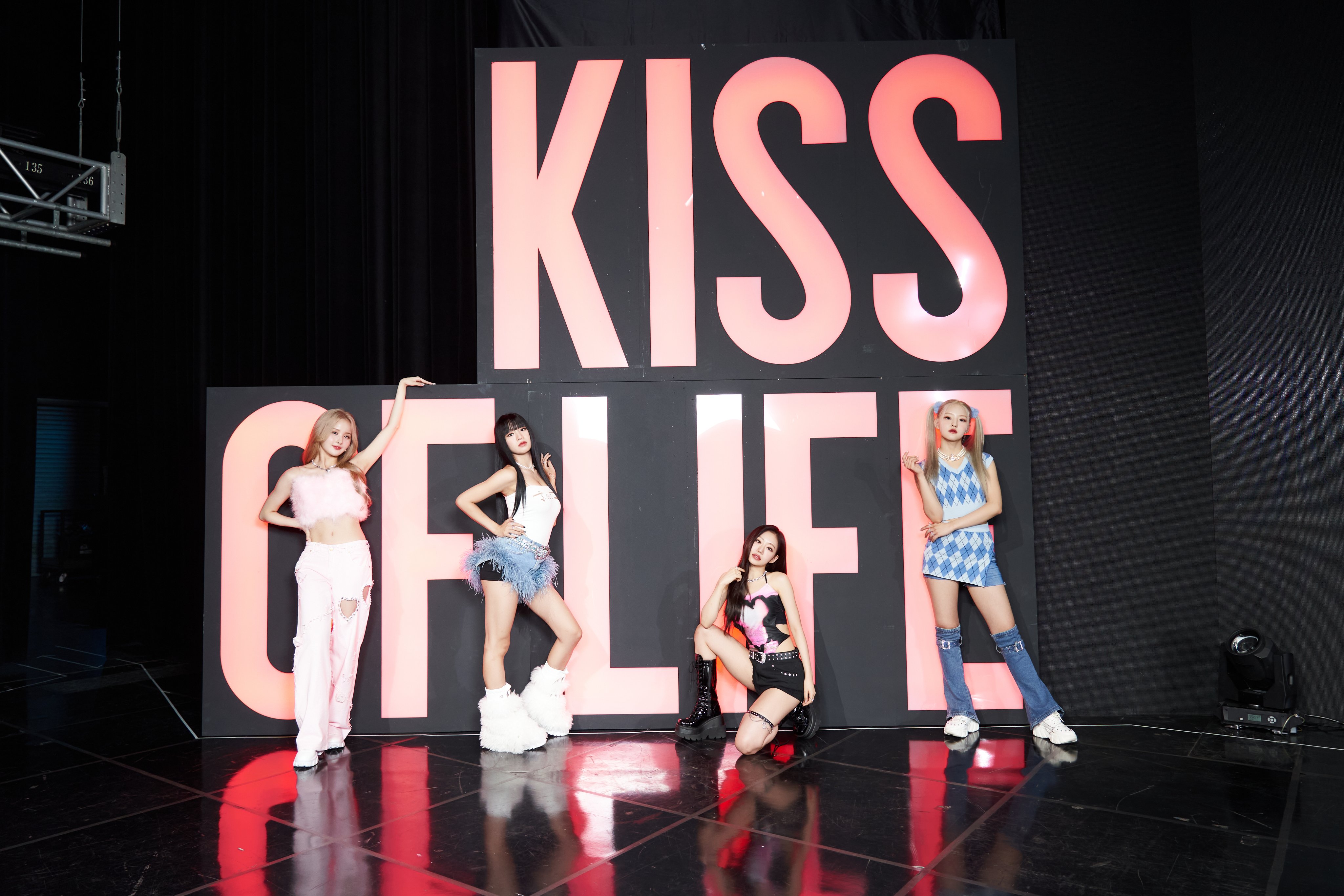 F0RxZebWwAAP9It?format=jpg&name=4096x4096