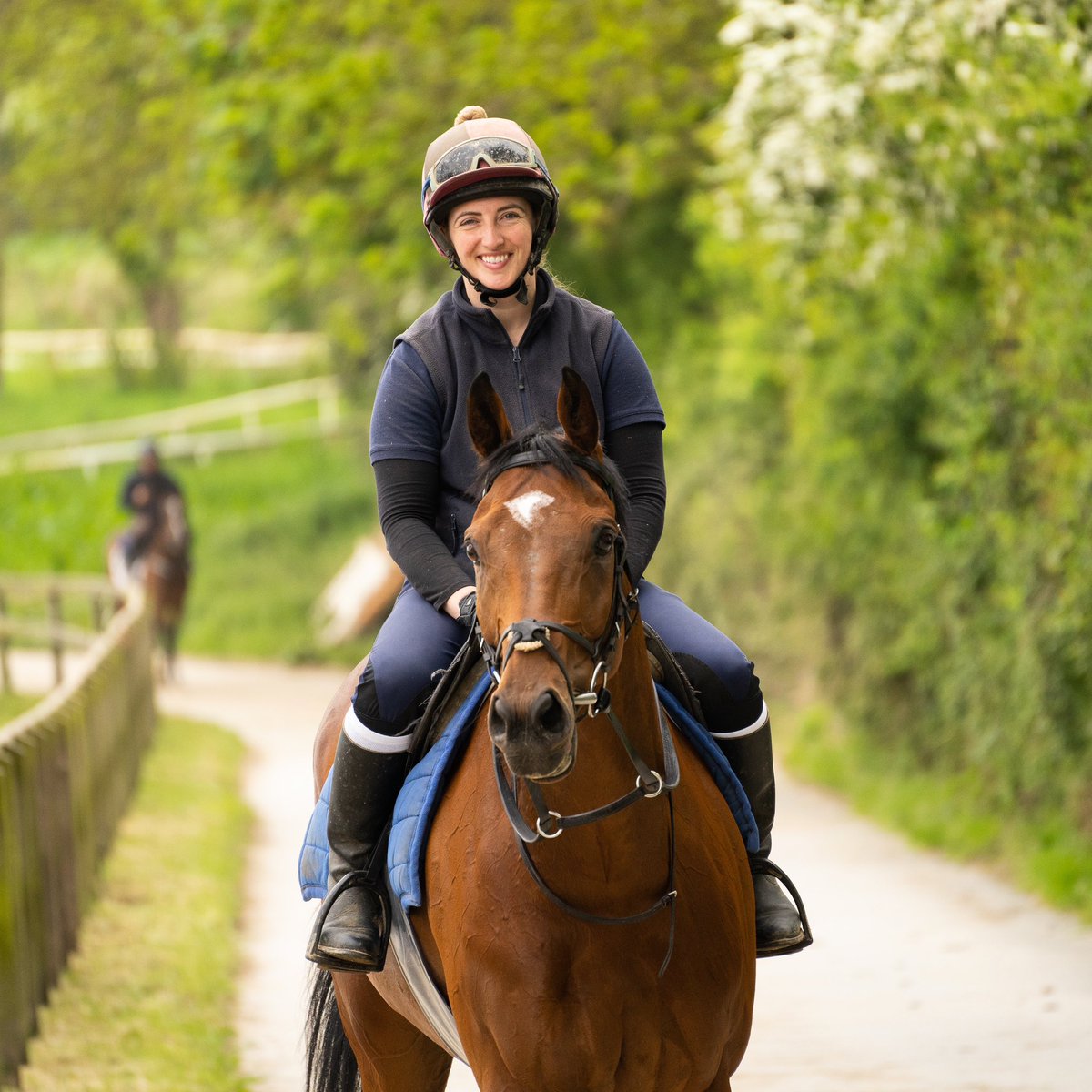 💚 Seddon 🖤 enjoying his morning work with his favourite @Amy_crook1990 🏇🏼 #JohnMcConnellRacing