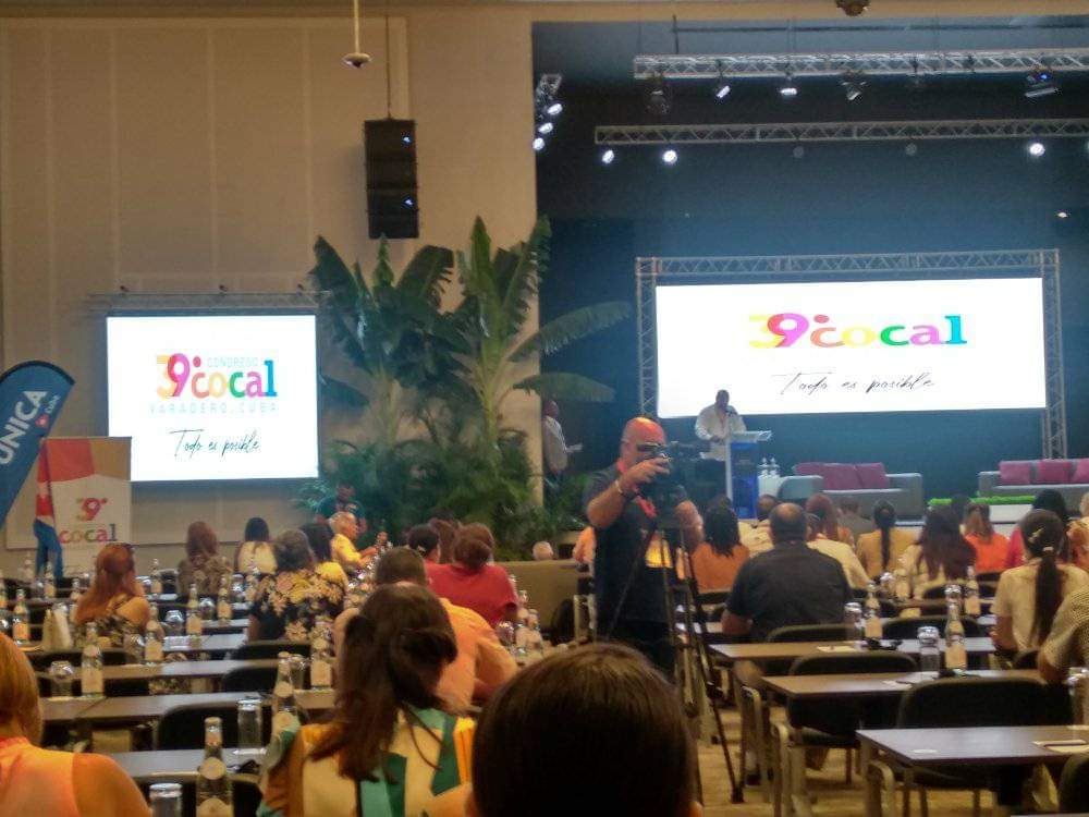 Inicia en #Varadero 39 Congreso Cocal con las palabras inaugurales a cargo de su presidente Luis Ricardo Martínez.
Reporta Agencia Prensa Latina.
<a href="/ANGELDARIANPER1/">ANGEL DARIAN PERIODISTA</a> 
<a href="/mariofsabines/">Mario Sabines Lorenzo</a> <a href="/SuselyMorfaG/">Susely Morfa González</a> <a href="/CaridadPoey/">Marieta Poey Caridad</a> #Matanzas #GobMtz