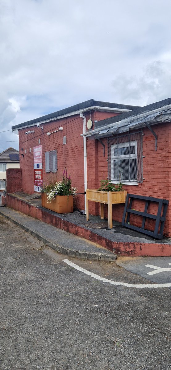 GcsGreenHwb's tweet photo. Fantastic work is taking place within communities thanks to live long learning &amp; @AlpSwansea and we @gcsgreenhwb @gowercollgeswansea have been fortunate enough to be part of this process, working down in the ARC centre in Blaen-Y-Meas. #community #greenskils #beforeafter https://t.co/3vJJzxy4ix