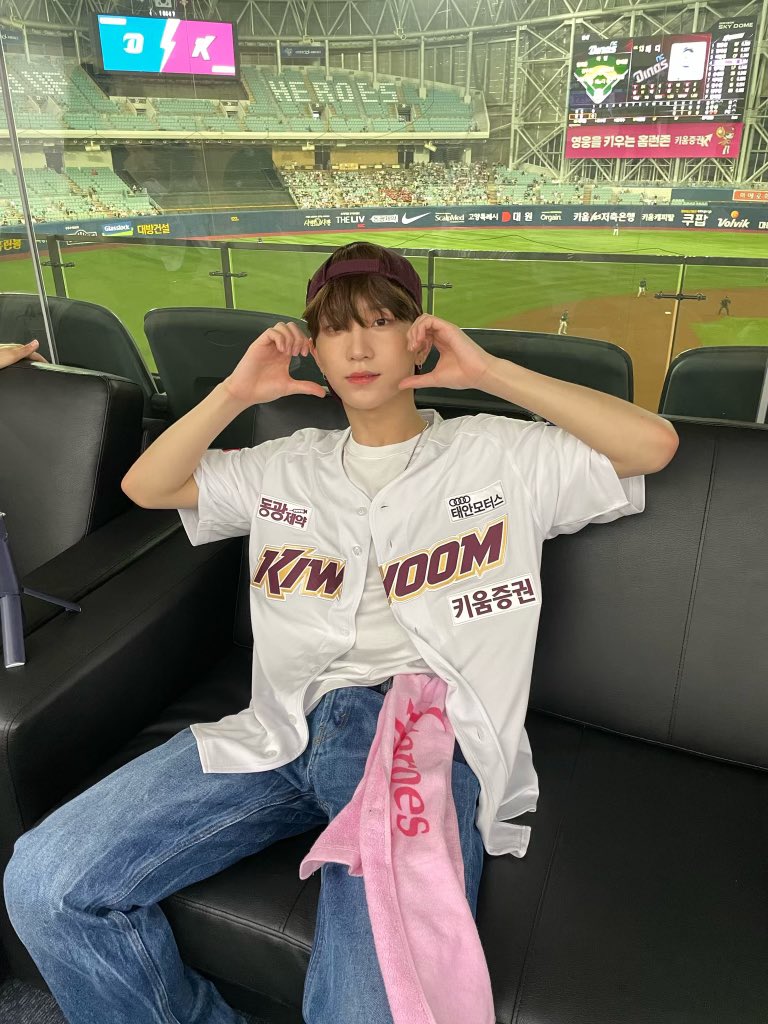 TNX_twt's tweet photo. 승리요정 구웃❤️
키움 감사합니당⚾️❤️

#오성준 #SUNGJUN https://t.co/yRD05rIUrQ