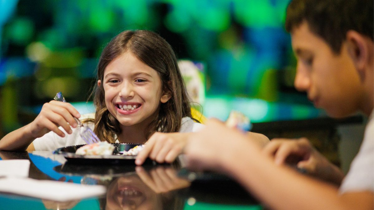 What better way to celebrate your special event than booking a party with your own personal event associate who is dedicated to making your event the best it can be? Visit the link in our bio to book your party today! #OrlandoAttractions #OrlandoEventSpace #BirthdayParty