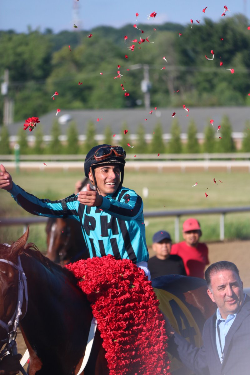 goldiebug's tweet photo. Belatedly posting my photos of Two Phil's win in the #OhioDerby at @JACKThistledown It figures that the only time I get to watch a graded stakes in person, the winner is injured and retired the next day. Sigh. Good luck to #TwoPhils in his stud career! It was an awesome race. https://t.co/GYCbLHhior