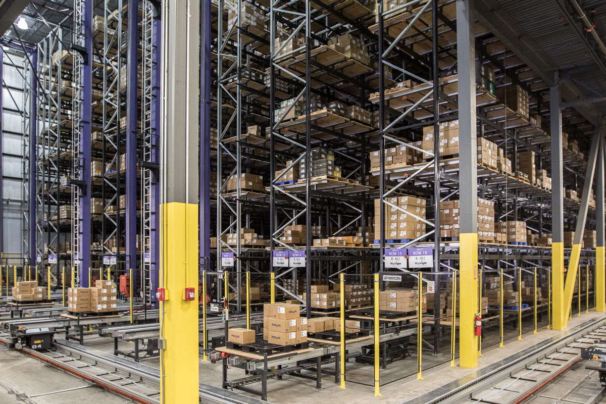 Daifuku_I_A's tweet image. Embrace the power of automation by integrating smart robotics and AI-driven technologies. We can create #materialhandlingsystems that optimize every step, from storage and sorting to picking and transportation. 🤝 
Contact us: hubs.li/Q01W7KR70
#Automation #DaifukuTeam