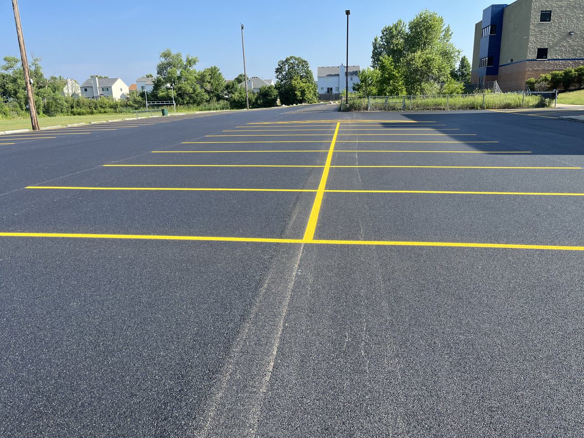 dhiggs_32's tweet photo. Seal coating always looks nice but parking lots dug up and redone with fresh striping looks awesome! Back lot done; Working on redoing front lot now! #RLMSpride ⁦@ROUNDLAKEMIDDLE⁩ ⁦@rlasdistrict116⁩ #KidsDeserveIt https://t.co/dY1loJfYsX