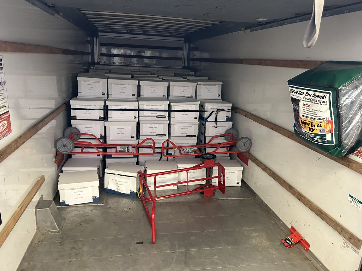 joingles's tweet photo. The coalition that wants to put an amendment on the November ballot to enshrine abortion into the Ohio Constitution is dropping off petitions at the Ohio Secretary of State’s office right now. First truck is on loading dock. More are coming in. #abortion https://t.co/174HgN5Jdd