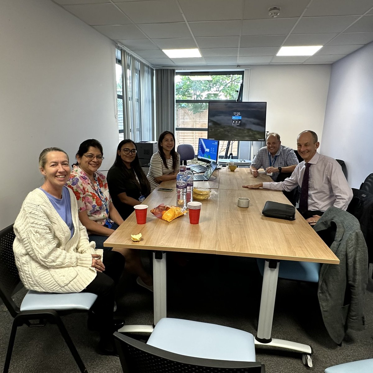 Visited by our ICS CMO and regional medical director @dulwichchris @CMOSWLondon chatting with our CC & CSW. senior leaders and front line professionals connecting and chatting primary care access & PCN neighborhood working @NHSEngland @NHSEnglandLDN @SWLNHS @rankine @NHSConfed