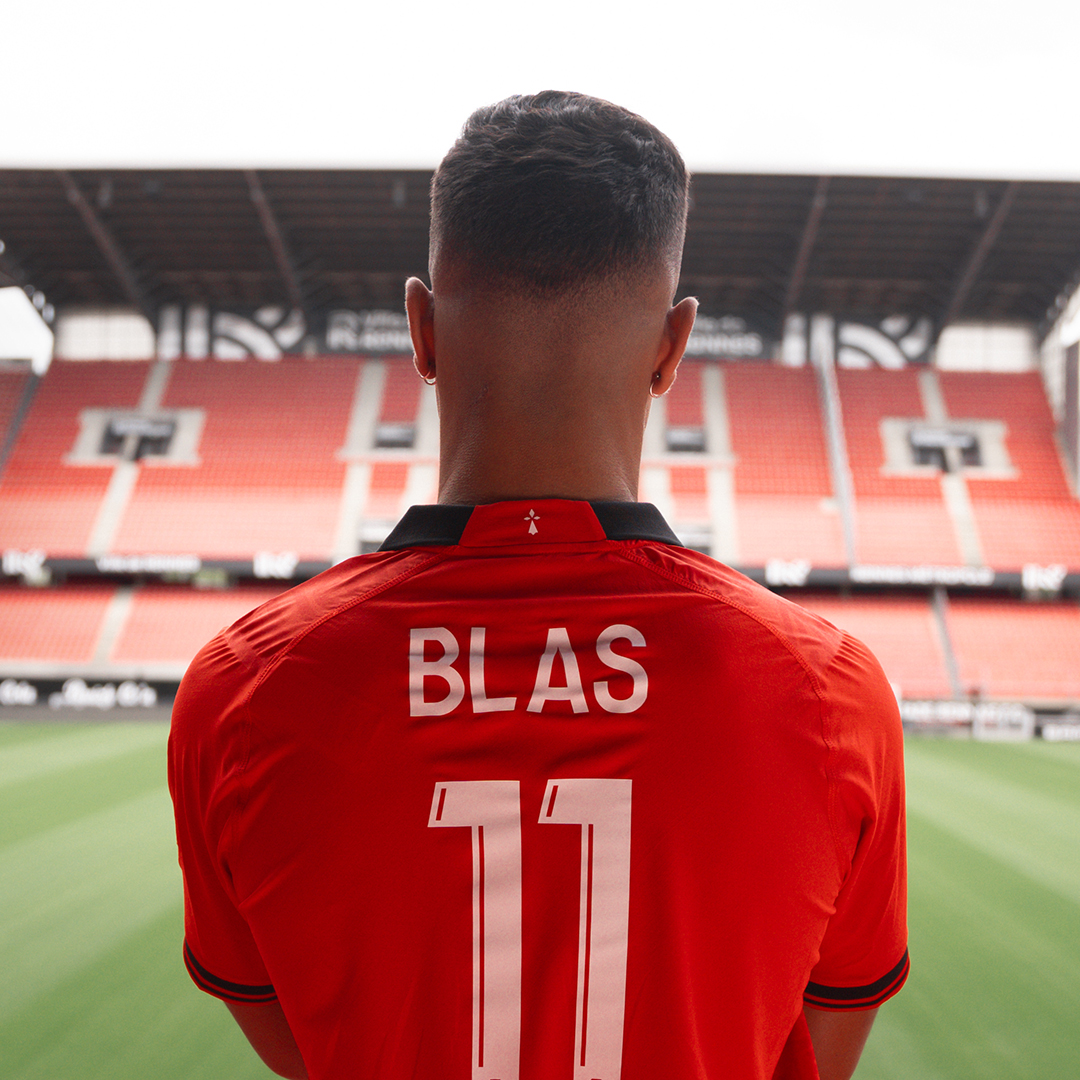 staderennais's tweet photo. 𝗕𝗶𝗲𝗻𝘃𝗲𝗻𝘂𝗲 𝗮𝘂 𝗦𝗥𝗙𝗖 𝗟𝘂𝗱𝗼𝘃𝗶𝗰 ! 👊

Le milieu de terrain rejoint les Rouge et Noir pour une durée de 4 ans. 🔴⚫️
