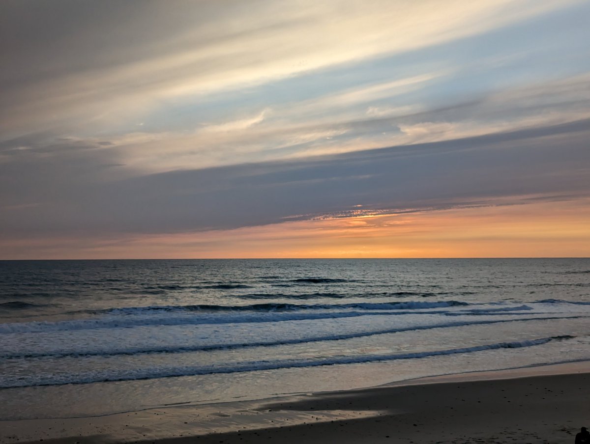 Gerard_D_'s tweet photo. Damn clouds #SunsetWatch https://t.co/0JwyXHlFfR