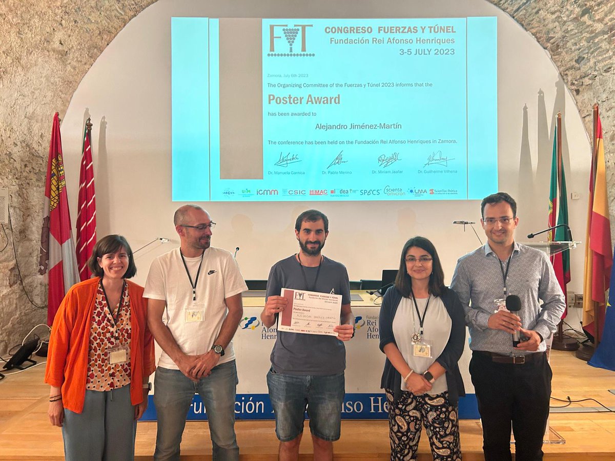The award for the Best Poster communication goes to Alejandro Jiménez-Martín for his poster 'Building up atomically-precise topological heterostructures in one-dimensional conjugated polymers' Congratulations on your outstanding contribution to #FyT2023🏆👏