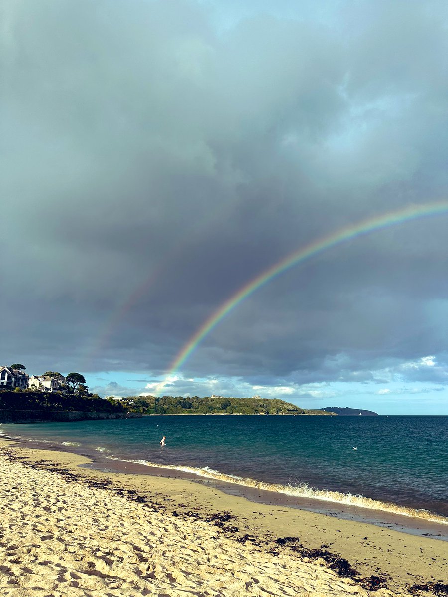 #rainbow #CornwallHour 
Worth a few drops of rain to see this rainbow this evening 🌈