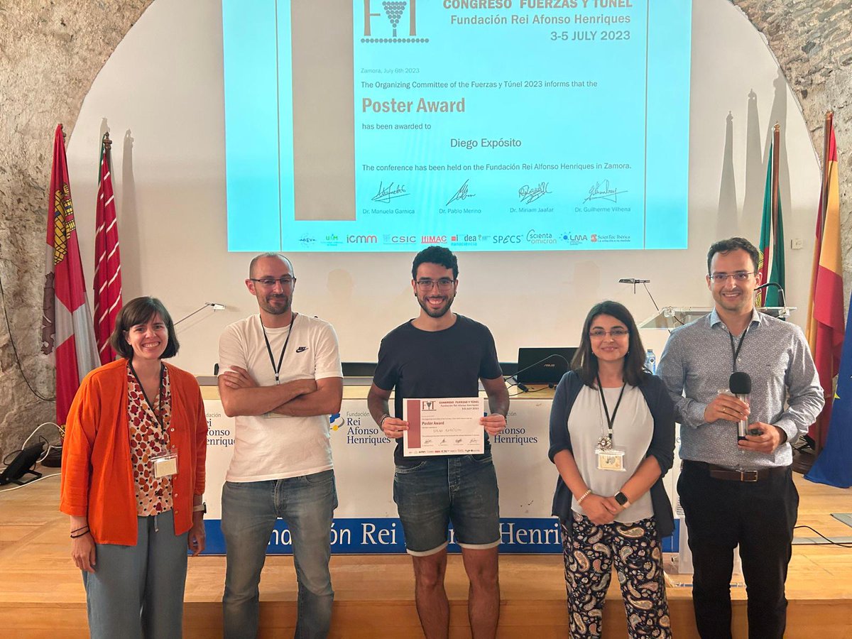 The award for the Best Poster communication goes to Diego Expósito for his poster 'Development of a true variable temperature gateable-STM/AFM in LT-UHV conditions to probe 2D materials' Congratulations on your outstanding contribution to #FyT2023🏆👏