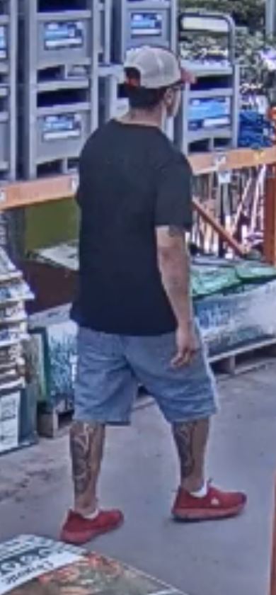 OKCPD's tweet photo. Help investigators identify this subject, wanted for grand larceny. Crime Stoppers with info 405.235.7300/www.okccrimetips.com. Case # 23-41940 https://t.co/6xyn67gsB7