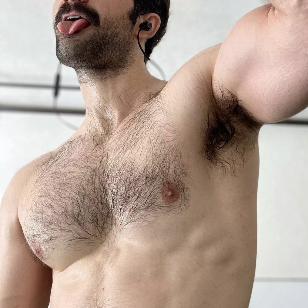 poponze's tweet image. 🚨VEJA: Gays preferem se relacionar com homens mais peludos e barbudos, aponta pesquisa da Universidade de Queensland.