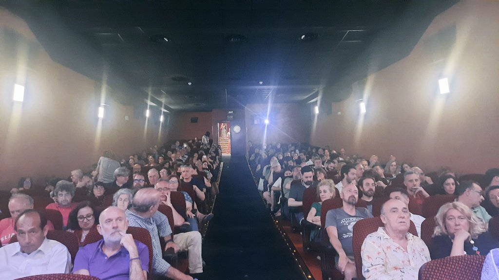 karmafilms's tweet photo. ¡Aforo lleno en el preestreno de #ElZorro en @CinesVerdiMad! Gracias🤍
🦊Estreno en cines mañana 6 de julio. https://t.co/4zzaRCN25l