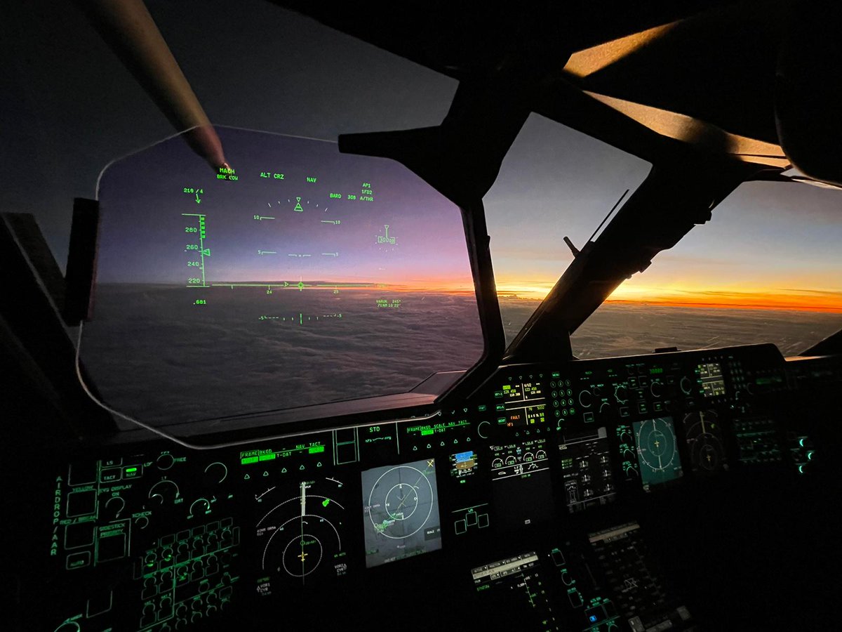 #Mercredi à la demande de certains, croisés au salon du Bourget, le retour du #cockpitview!
#Airbus #A400M @Armee_de_lair 
©️ whisky