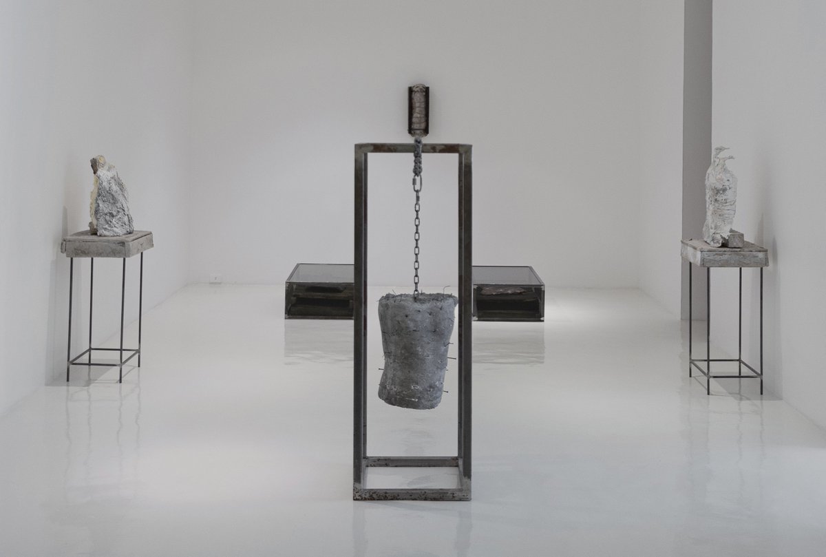 Les invitamos a leer la reseña que #NicoBarraza escribió sobre la exposición de <a href="/gabrieloshea/">G.</a>  en #galeriahilariogalguera donde el artista reflexiona sobre el declive de la espiritualidad y su reemplazo por el fervor hacia los espacios virtuales.
bit.ly/ondamx-Gabriel…