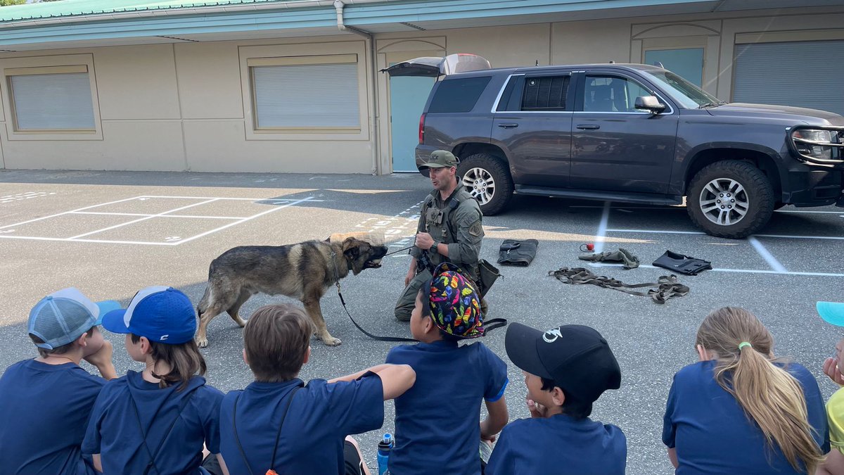 LangleyRCMP's tweet image. Langley&apos;s Youth Cadet Camp is well underway! Everyone is enjoying themselves and working hard! 

Thank you to Air 1, Police Dog Services &amp;amp; Forensic Identification for spending  the day with us! 

#langley #rcmp #langleyrcmp #langleypolice #bcrcmp