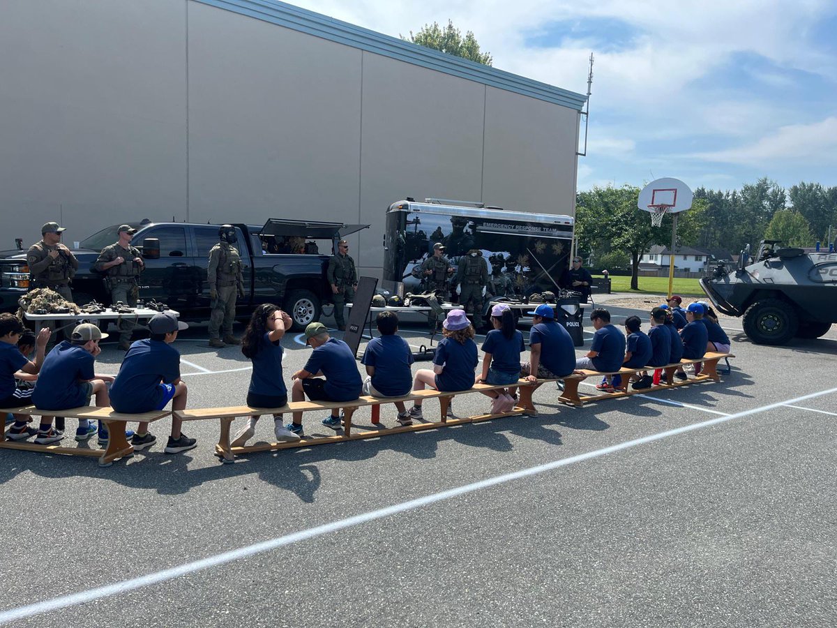 LangleyRCMP's tweet image. Langley&apos;s Youth Cadet Camp is well underway! Everyone is enjoying themselves and working hard! 

Thank you to Air 1, Police Dog Services &amp;amp; Forensic Identification for spending  the day with us! 

#langley #rcmp #langleyrcmp #langleypolice #bcrcmp