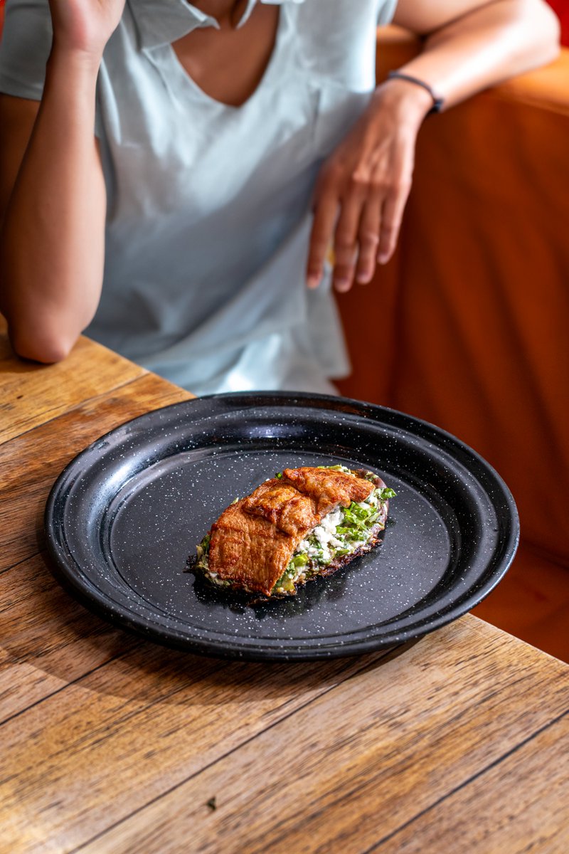 ¡Ya es mitad de semana en Comedor Jacinta!
Y es momento de darse un "gustito", ¿qué te parece un Tlacoyo de Frijol y Cecina enchilada para empezar?