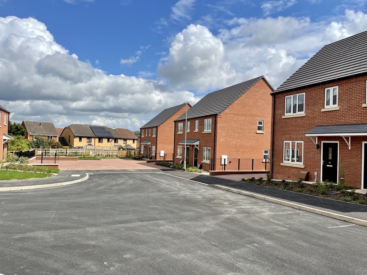 From the beginning to the end. Great to see this project completed for ⁦<a href="/LindumGroup/">Lindum Group</a>⁩. What was once waste land is now a housing estate, thanks to the teams that got this completed! ⁦<a href="/VolvoCEGlobal/">Volvo CE</a>⁩