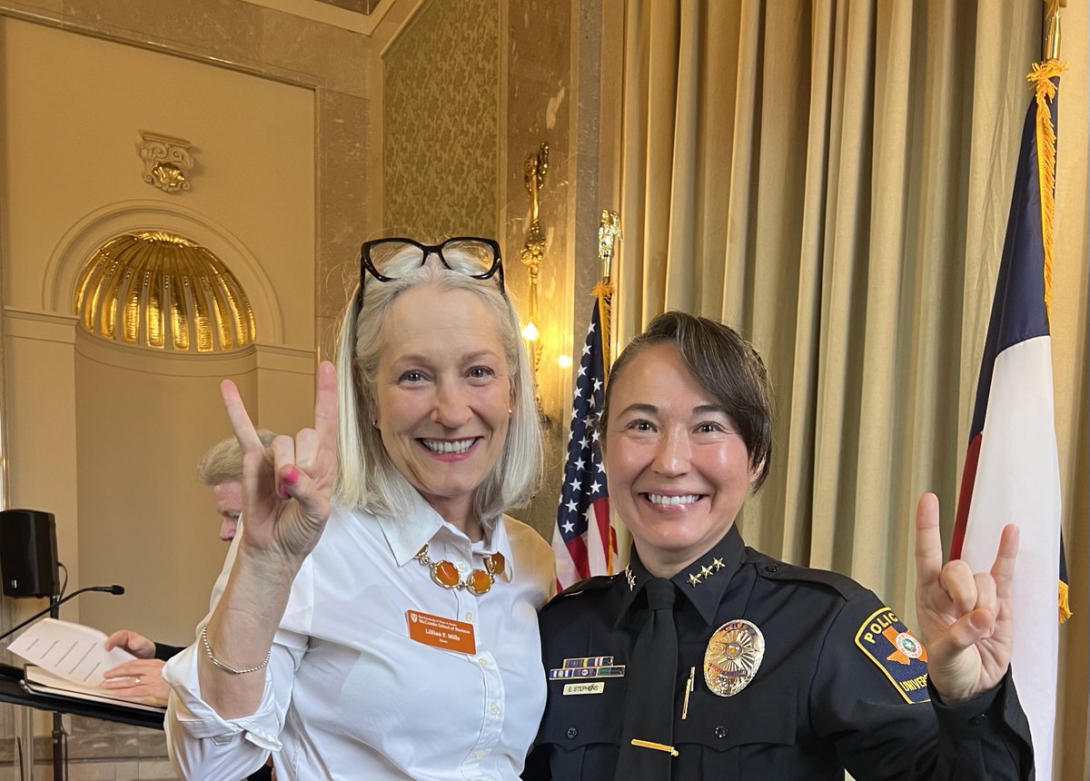 MillsLil's tweet image. I was honored to celebrate Eve Stephens as @UTAustin's new @UTAustinPolice Chief of Police at today's Swearing-In Ceremony. I'm grateful for the courage and empathy that she will bring to this extraordinary role. Congrats and Hook 'em, Eve! 🤘 Read more:
news.utexas.edu/2023/07/05/eve…