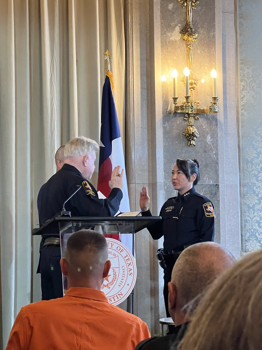 MillsLil's tweet image. I was honored to celebrate Eve Stephens as @UTAustin's new @UTAustinPolice Chief of Police at today's Swearing-In Ceremony. I'm grateful for the courage and empathy that she will bring to this extraordinary role. Congrats and Hook 'em, Eve! 🤘 Read more:
news.utexas.edu/2023/07/05/eve…
