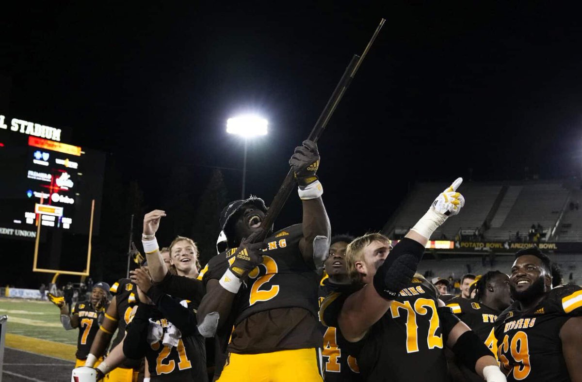 Fire in the hole: The 10 FBS rival trophies that feature a weapon

fbschedules.com/fire-in-the-ho…