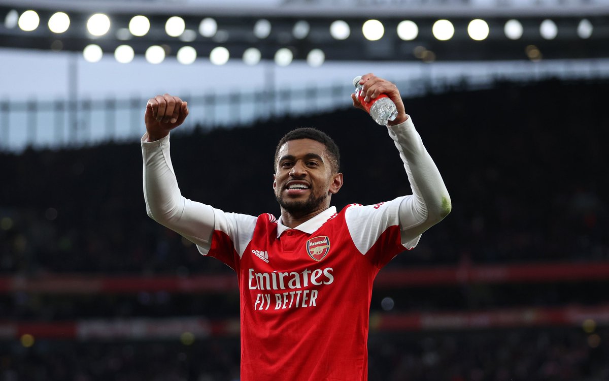 FabrizioRomano's tweet image. Reiss Nelson has signed new long term deal at Arsenal. Four year contract, in place since beginning of June and now sealed. Club statement to follow. 🚨🔴⚪️ #AFC

Deal will also include option for further season. Nelson rejected bids from Italy, France and PL to stay.