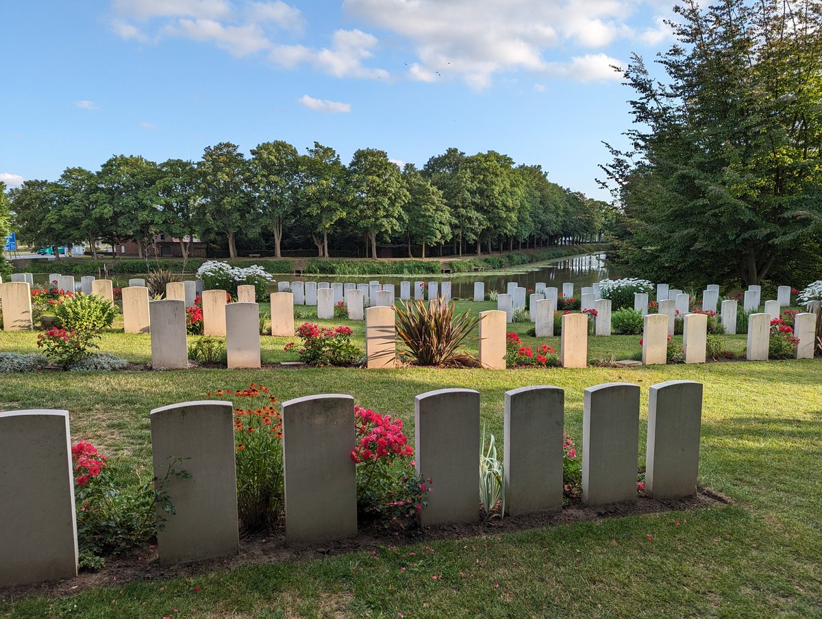 MrMooreHistory's tweet photo. Boys reflecting on WW1 at the Ramparts Cemetery in Ypres. Incredibly beautifully maintained by @CWGC. One of the smaller cemeteries but a key part of @BSBDbattlefield 2023

#BSBDY9 https://t.co/gyVsaY87j6