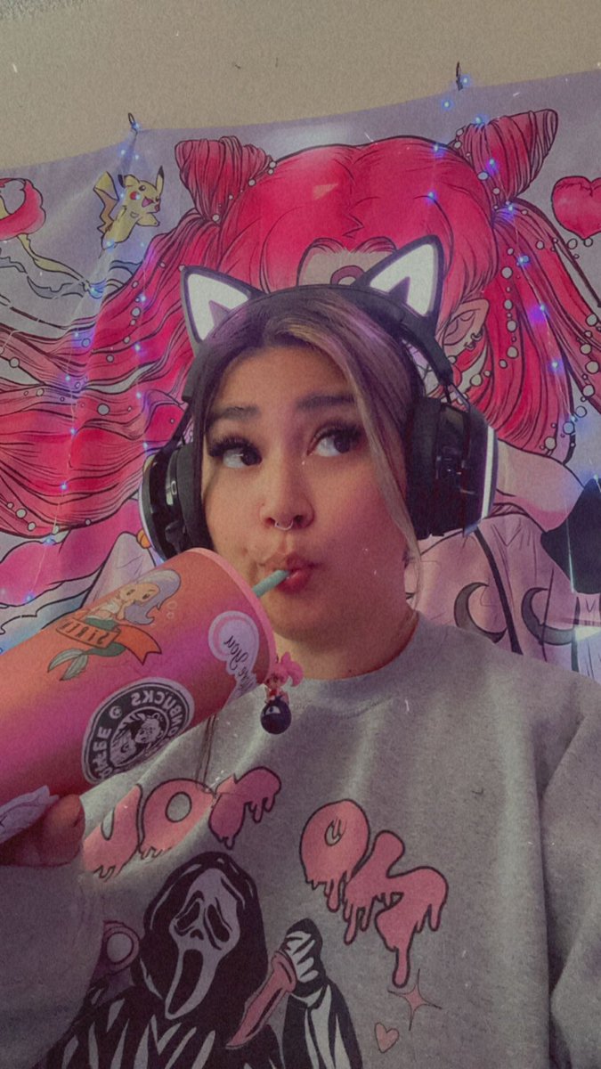 sirens_beauty's tweet photo. Back for another quickie #lunchbreak #streamweek #escapefromtarkov #gamergirl #twitchstreamer https://t.co/WctlZsyutj https://t.co/f9WJ0QgRaE