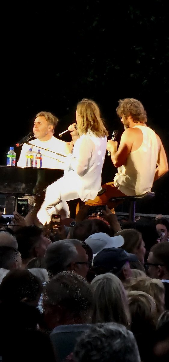 ocallaghanjo's tweet photo. @GaryBarlow @bst @takethat @sallypett One of the best concerts we have been to of yours! You never cease to amaze! Lovely to see your family there enjoying it with @TheRossKing as well! https://t.co/1NpSNjNgNt