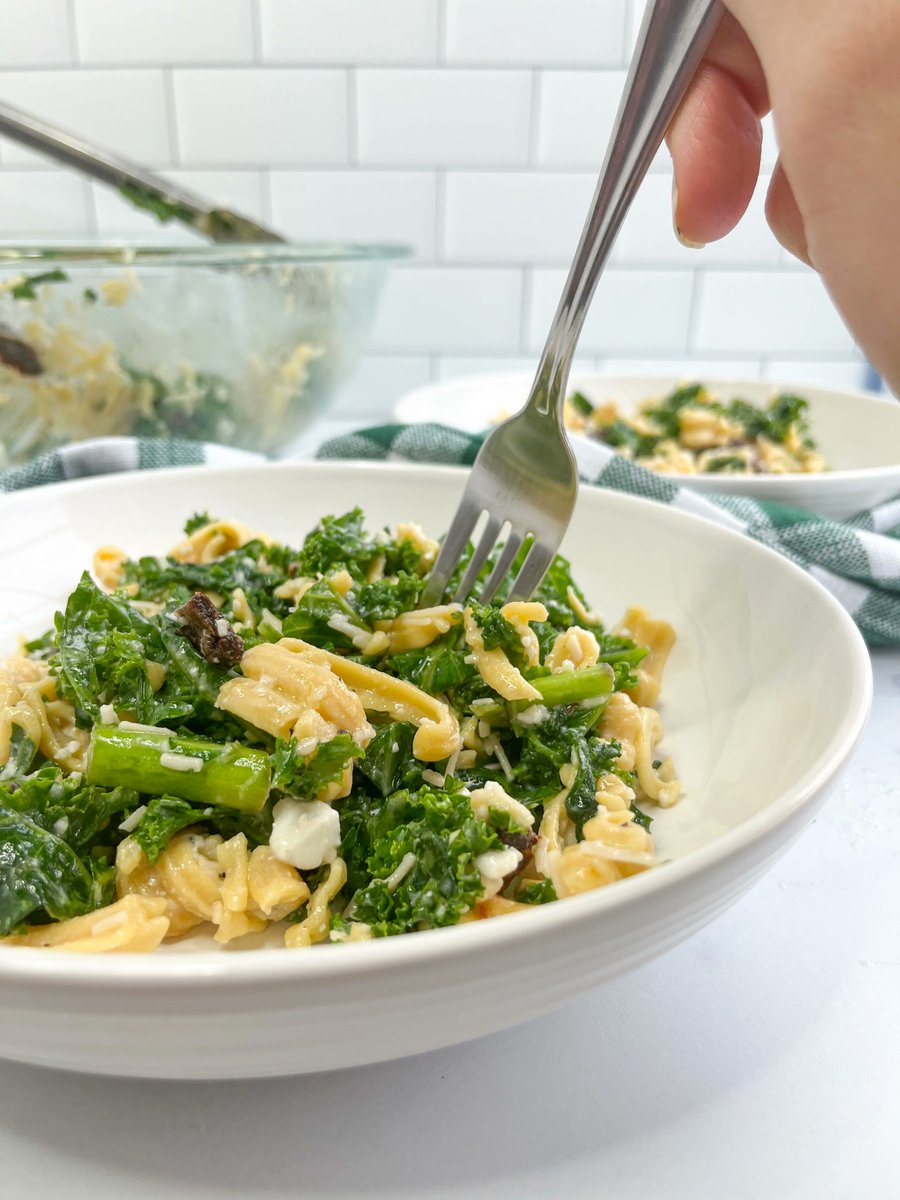 ChronicallyGF's tweet image. You will have this gluten free &amp;amp; vegan pasta salad on repeat all summer long! 🥗 ☀️ Recipe here ➡️  buff.ly/3XD65oI