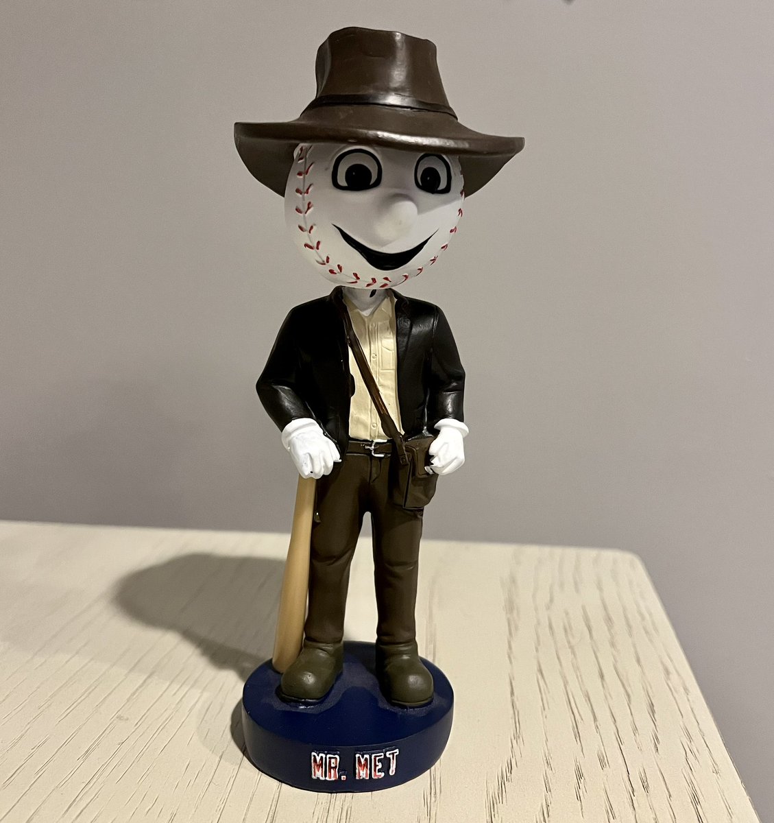 🚨🚨🚨 GIVEAWAY 🚨🚨🚨 

RETWEET &amp; LIKE for a chance to WIN this Indiana Jones Mr. Met Bobblehead! 🔥

To be ELIGIBLE to WIN you MUST: ⬇️

• RT, LIKE, &amp; FOLLOW @genymets! 

* You will get an EXTRA ENTRY if you FOLLOW the GENY TikTok! Comment when done with a screenshot! #LGM