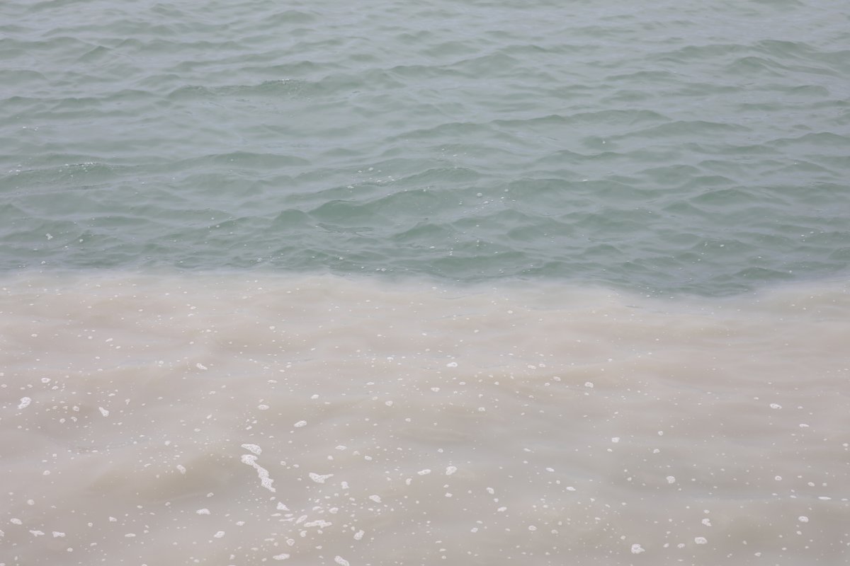 🇮🇸 💙 Scenic sampling near the Vatnajökull glacier (covering 8% of Iceland, 2nd largest in Europe) and the incredible front that it creates when freshwater rich in sediment meets the Atlantic Ocean. #DEHEAT #RVBelgica