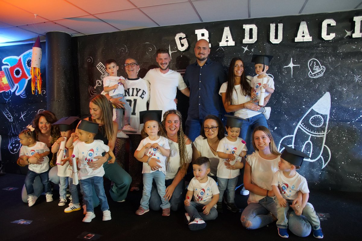 ComuEncamp's tweet photo. Graduats els més petitons del Pas de la Casa! ❤️
Avui hem celebrat el final de curs amb les 20 famílies que l’any vinent ja fan el salt a l’escola “dels grans”! 
Gràcies per aquests anys ❤️! 
#elpasdelacasa #encamp #andorra #escolabressolelsmarrecs https://t.co/bZKyEfBcBA