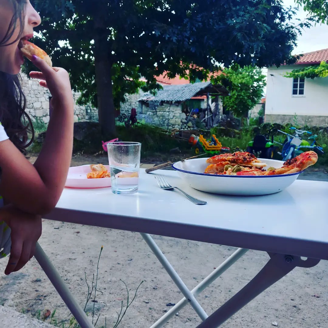paulaverao's tweet photo. 🍕🍕🍕 Pizzería Cima do Lugar #Proendos https://t.co/mfDpPD0AgH