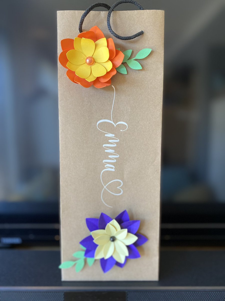 Personalised gift bags with handmade paper flowers #paperflowers #youreworthit #handmadehour