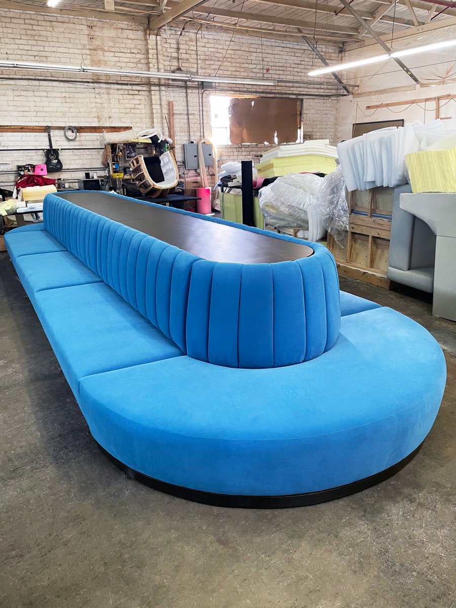 JamieStern_'s tweet photo. How many people do you think could fit on this custom Lake Street Banquette?!
#jamiesterndesign #customfurniture #banquette https://t.co/jIhxSkGUzX