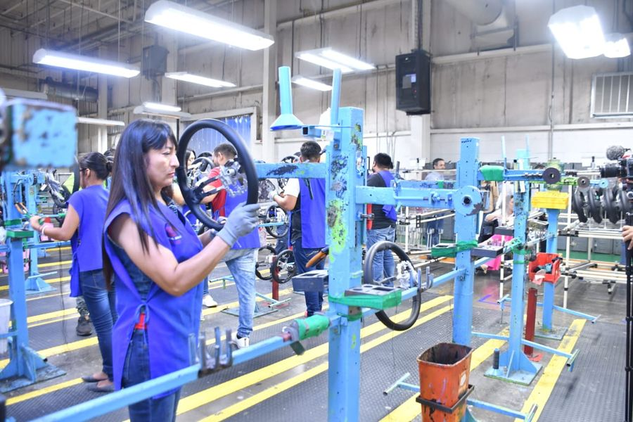 olgapsosa's tweet photo. En la maquila #Tapex en #Matamoros laboran 3,500 trabajadoras y trabajadores, que hacen de esta empresa líder mundial en bolsas de aire.

Sus condiciones de salud y seguridad son óptimas, tienen garantizado un esquema de vacunación del 99%. Hay una estrecha relación de @indexmatamoros con el sindicato #STIME.
