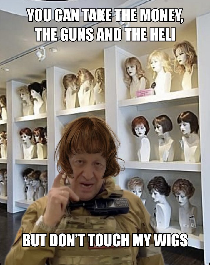 F0S83PSX0AsWRYN?format=jpg&name=900x900