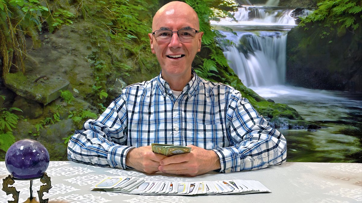 garymantz's tweet image. This week, Mantz and Mitchell welcome back Von Braschler for a discussion of lucid dreaming and Bill Champlin for an hour of Tarot including impromptu readings. Friday and Saturday 10 am Pacific on 1150 KKNW Seattle and 1150kknw.com