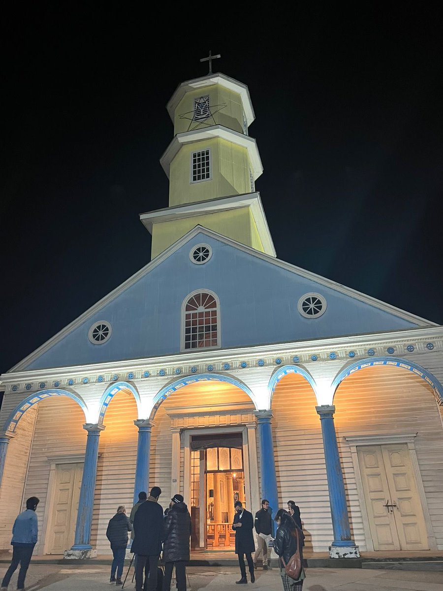 Esto hizo que se nos pidiera ayudar al sitio de Patrimonio de la Humanidad de Chiloé. Donde con mucho cariño hemos estado hace varios años ya ayudando a sus comunidades.