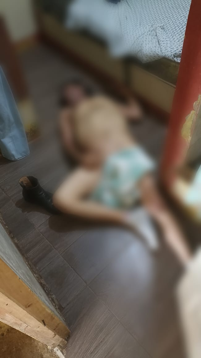 alertanoti's tweet photo. PASÓ SU ÚLTIMA NOCHE EN HOTEL "EL PUENTE"; MURIÓ EN EL ACTO

Se reporta a persona del sexo masculino fallecido.

Ocurrió en Hotel El Puente, municipio de El Congo, Santa Ana. 

Las primeras investigaciones señalan que estaba en la habitación con su "pareja". 

Lastimosamente, al evaluar al señor ya no se le encontraron signos de vida.

Tras el aviso del incidente, aparentemente, ya tenía más de 20 minutos inconsciente, informan las autoridades.