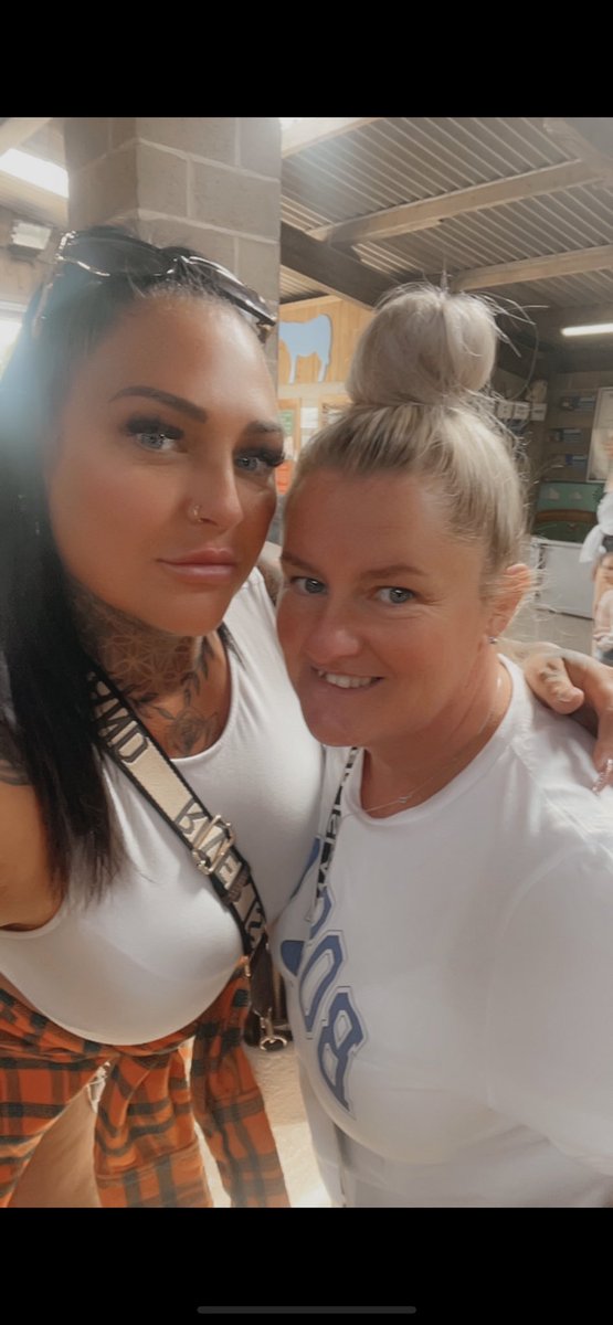 amanda tweet media