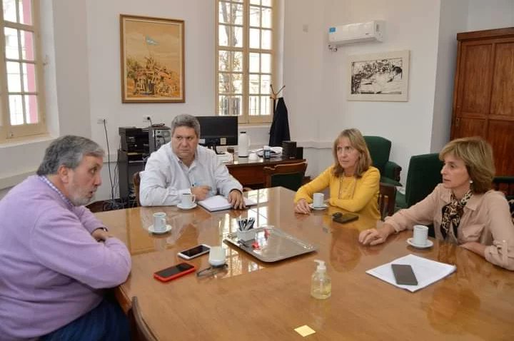 ECEyJUNNOBA's tweet photo. La Escuela de Ciencias Económicas y Jurídicas de la UNNOBA será sede del XXXVIII Encuentro de Jueces de Familia de la Provincia de Buenos Aires.

El Director de la #ECEyJ Pablo Petraglia y el Director de #DEJyS Marcelo Sena recibieron a las Juezas de Familia de Junín las Dras. https://t.co/Q5WbN9uXo3
