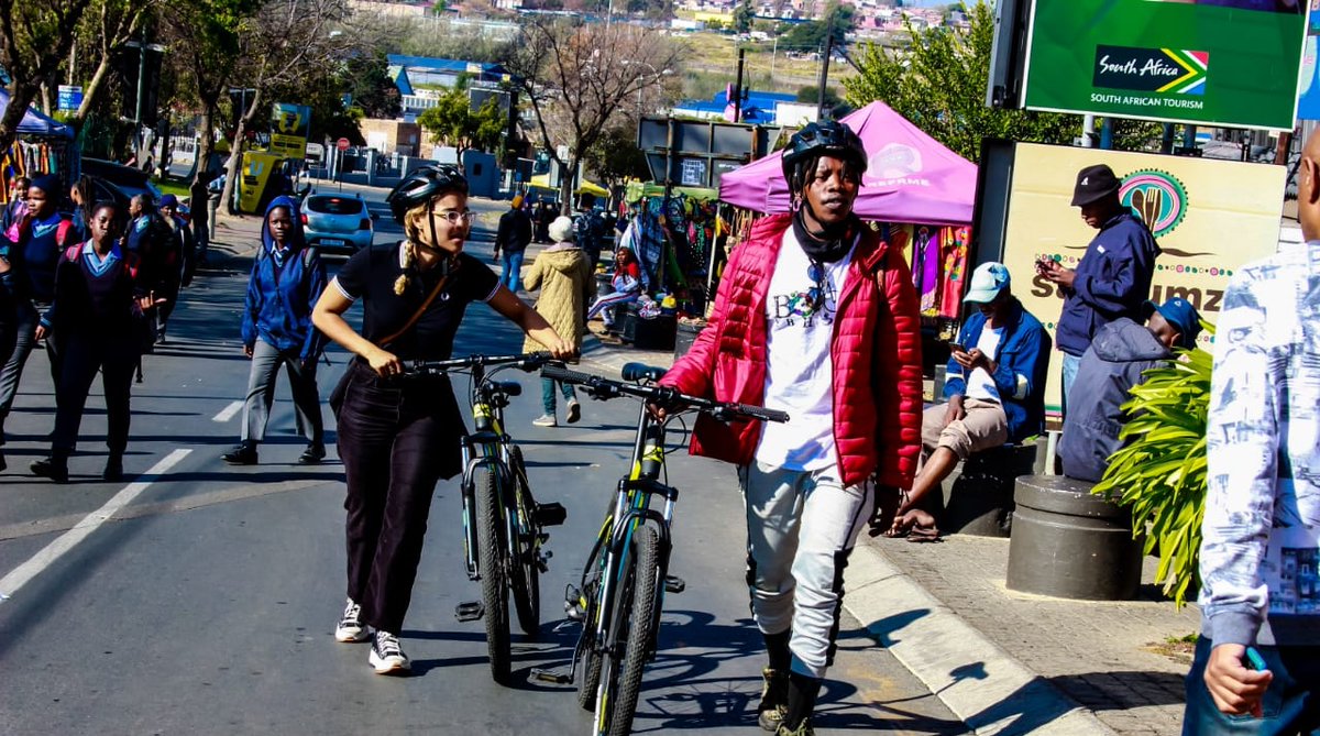 Mpumi_Mtintso's tweet photo. Winter 2023 via @book_ibhoni #ShovaNeBookIbhoni 🚴🏿‍♂️🇿🇦 https://t.co/tztlYofBUY